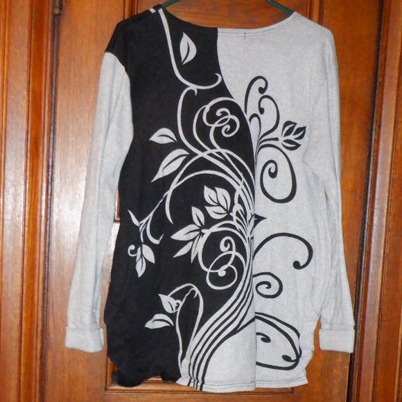 *** BESCA *** TOP ~ Sparkles on Front - Picture 2 of 2